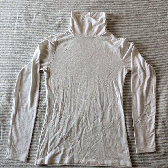 Uniqlo Heat Tech Turtleneck Base Layer in Cream XS - Picture 1 of 4